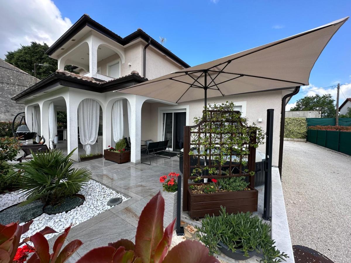 Villa Zonta Apartment Maremi With Private Jacuzzi Buje Exteriör bild